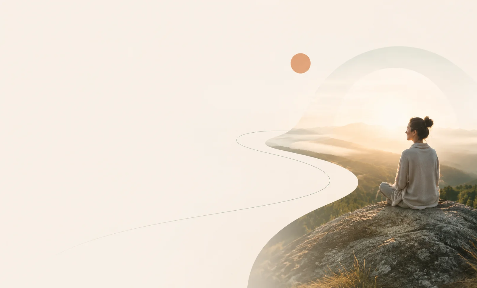 Femme en méditation sur un rocher au coucher du soleil — trouver son chemin avec Relio